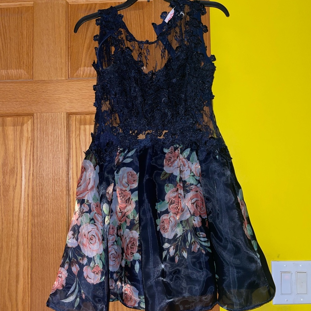 Formal Dress - Picture 2 of 5